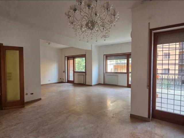 Appartamento in vendita a Roma RM