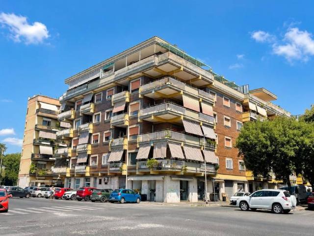 Appartamento in vendita a Roma RM