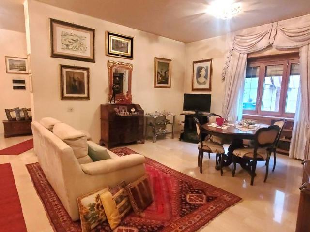 Appartamento in vendita a Roma RM