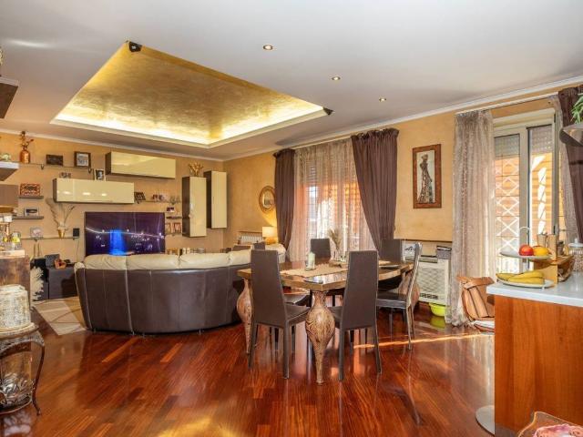 Appartamento in vendita a Roma RM