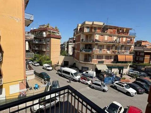 Appartamento in vendita a Roma RM