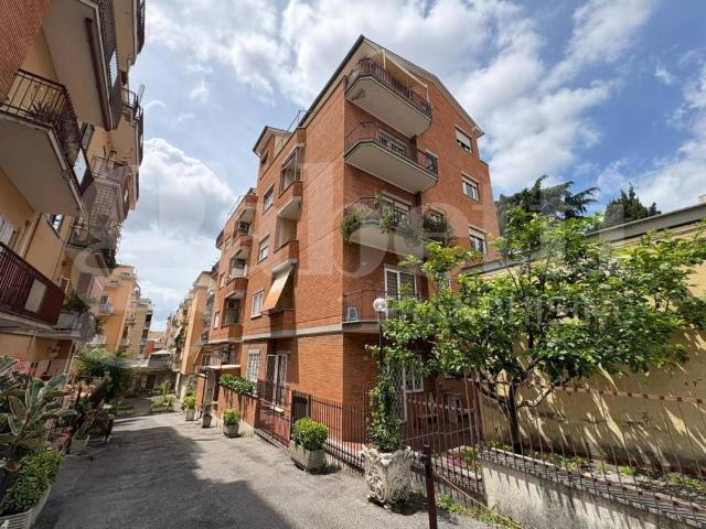 Appartamento in vendita a Roma RM