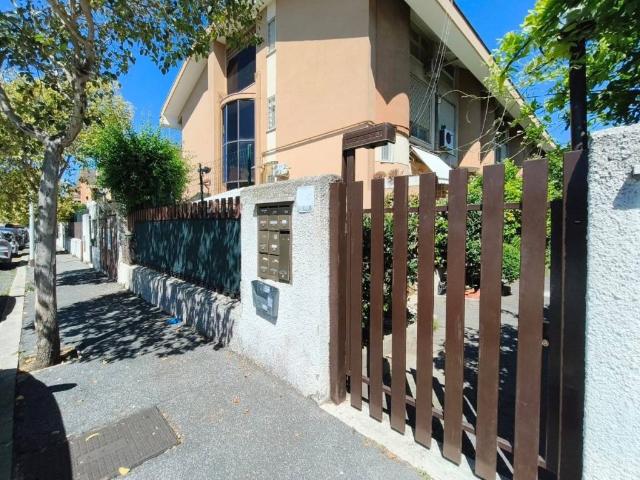 Appartamento in vendita a Roma RM