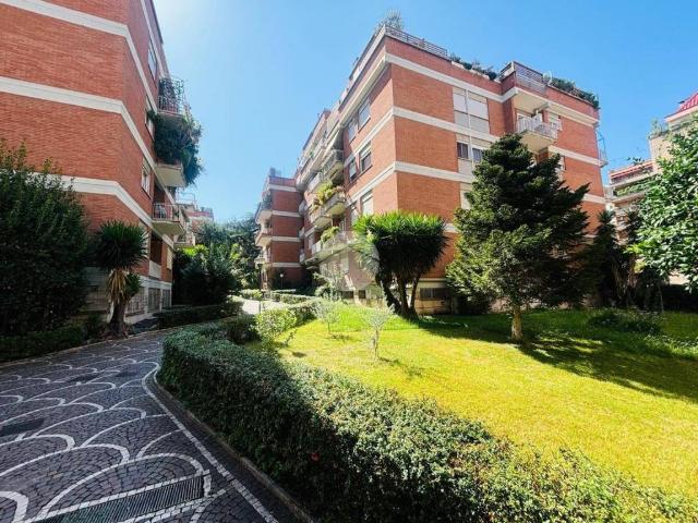 Appartamento in vendita a Roma RM