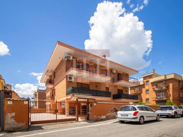 Appartamento in vendita a Roma RM