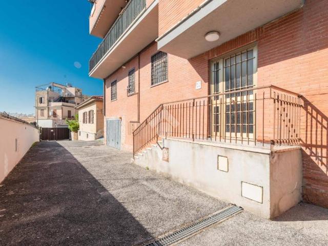 Appartamento in vendita a Roma RM