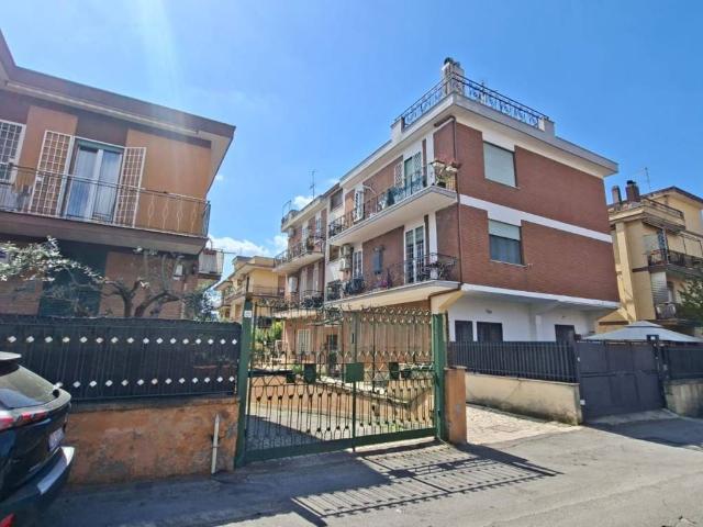 Appartamento in vendita a Roma RM