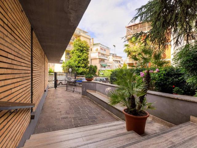 Appartamento in vendita a Roma RM