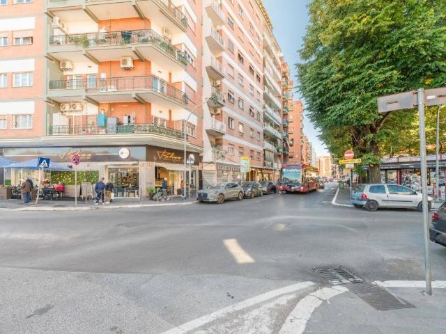 Appartamento in vendita a Roma RM