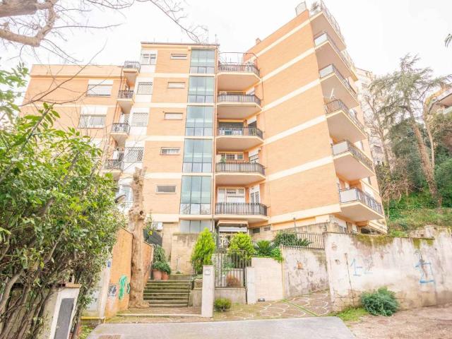 Appartamento in vendita a Roma RM