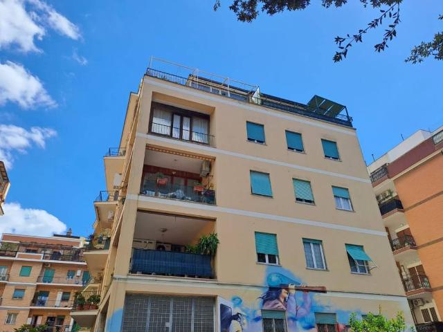 Appartamento in vendita a Roma RM