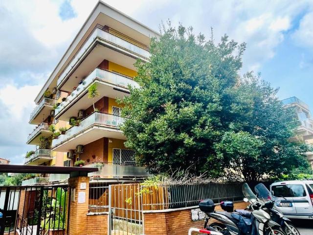 Appartamento in vendita a Roma RM