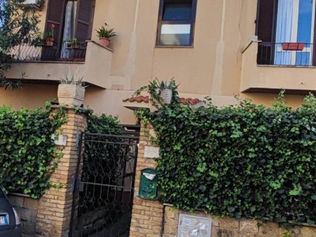 Appartamento in vendita a Roma RM