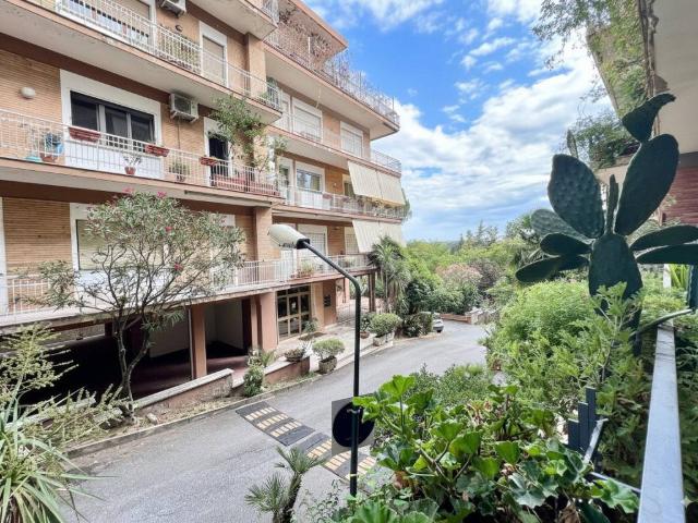 Appartamento in vendita a Roma RM
