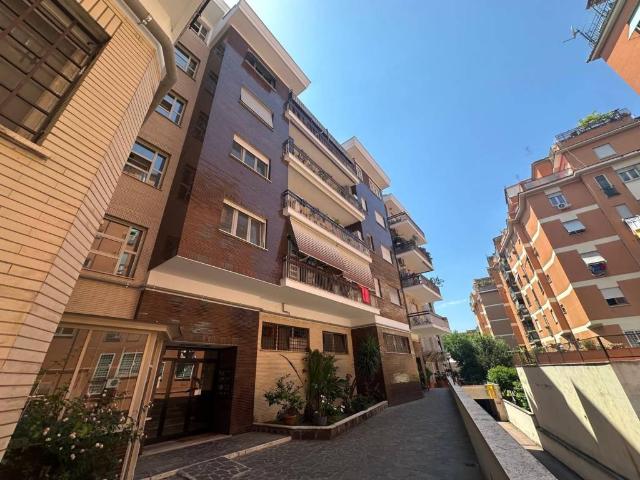 Appartamento in vendita a Roma RM