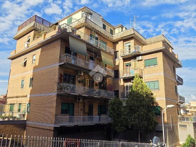 Appartamento in vendita a Roma RM