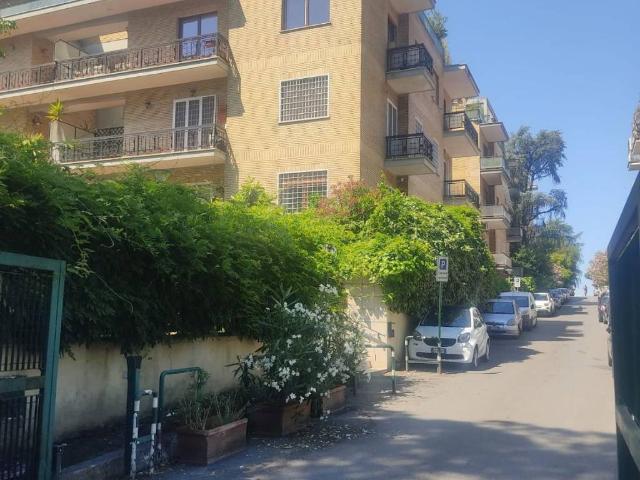 Appartamento in vendita a Roma RM