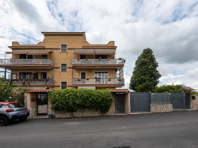 Appartamento in vendita a Roma RM