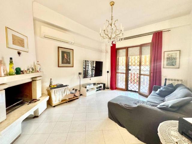 Appartamento in vendita a Roma RM