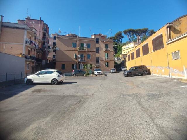 Appartamento in vendita a Roma RM