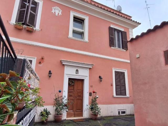 Appartamento in vendita a Roma RM