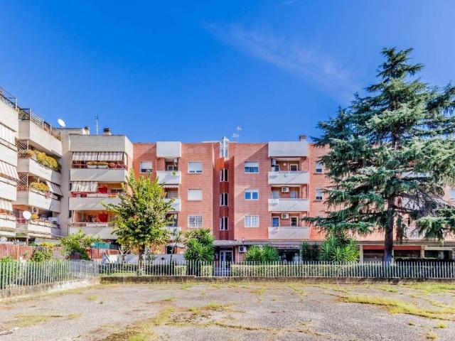 Appartamento in vendita a Roma RM