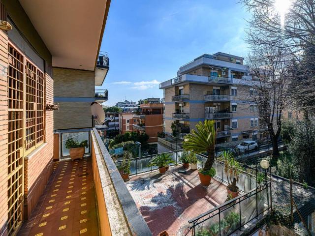 Appartamento in vendita a Roma RM