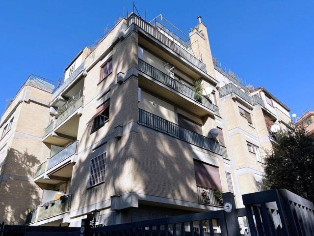 Appartamento in vendita a Roma RM
