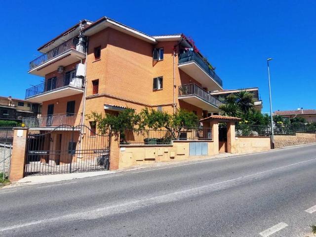 Appartamento in vendita a Roma RM