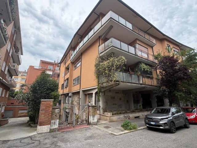 Appartamento in vendita a Roma RM