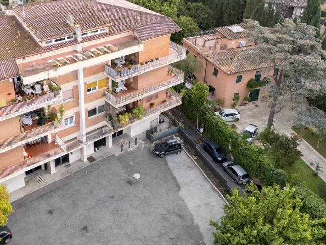 Appartamento in vendita a Roma RM
