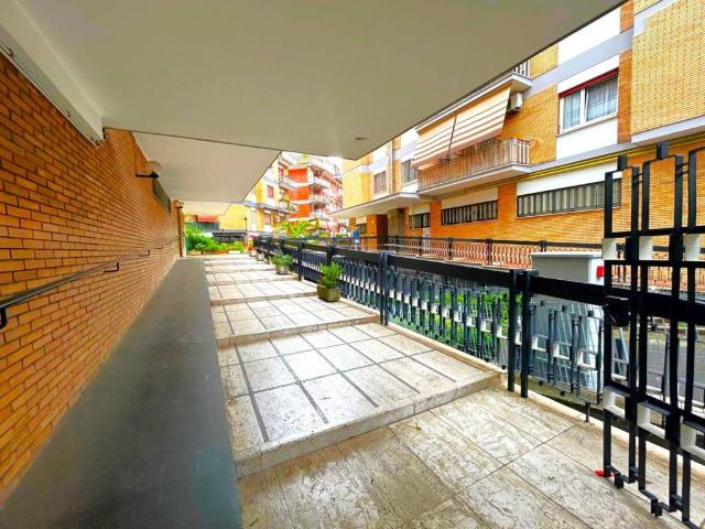 Appartamento in vendita a Roma RM
