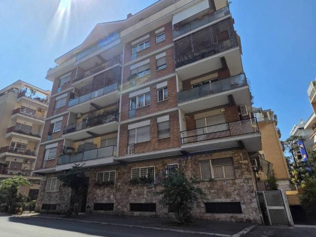 Appartamento in vendita a Roma RM