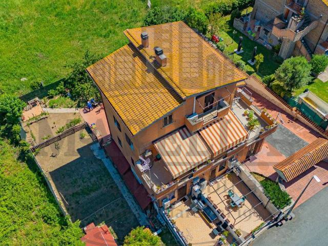 Appartamento in vendita a Roma RM