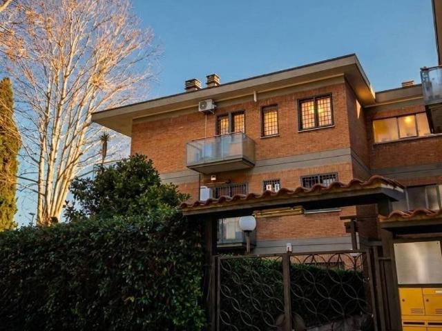 Appartamento in vendita a Roma RM