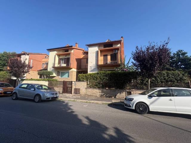 Appartamento in vendita a Roma RM