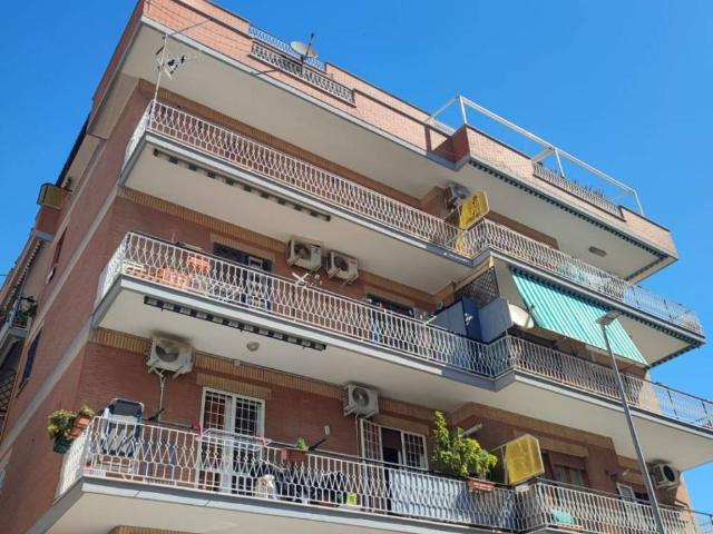 Appartamento in vendita a Roma RM