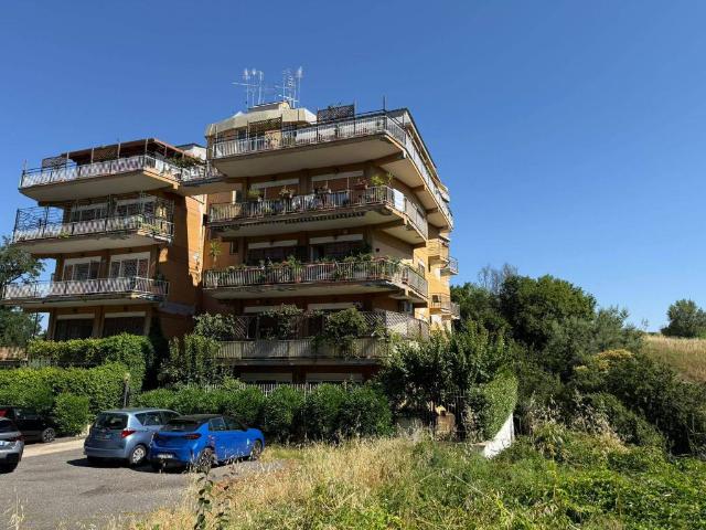 Appartamento in vendita a Roma RM