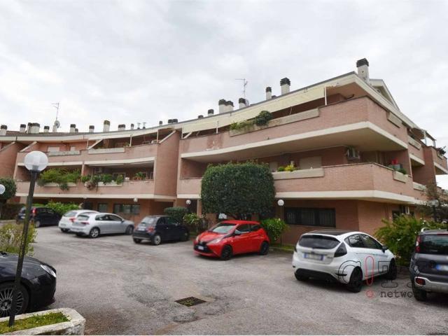 Appartamento in vendita a Roma RM