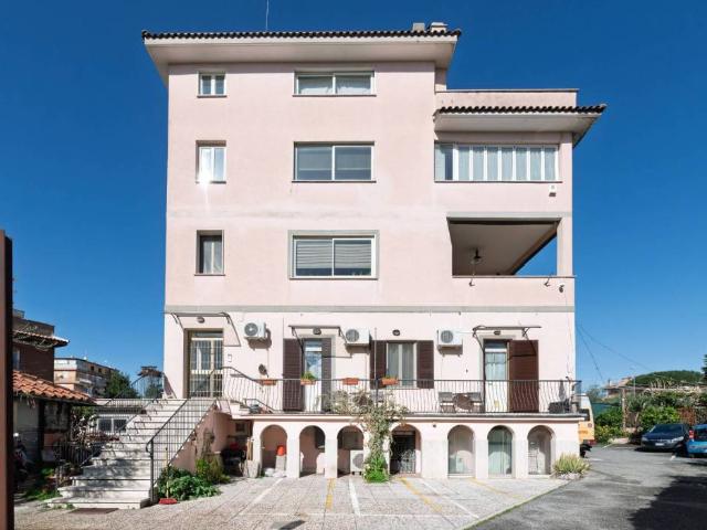 Appartamento in vendita a Roma RM