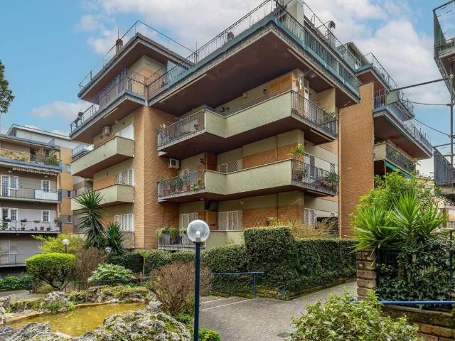 Appartamento in vendita a Roma RM