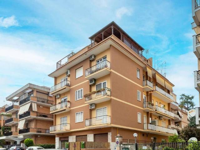 Appartamento in vendita a Roma RM
