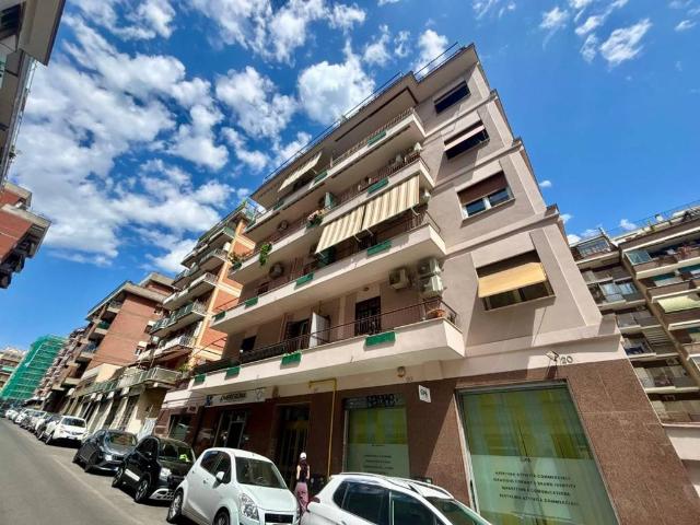 Appartamento in vendita a Roma RM