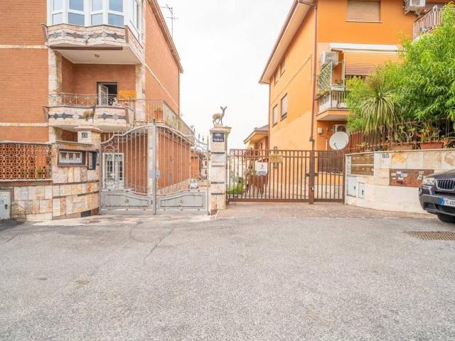 Appartamento in vendita a Roma RM