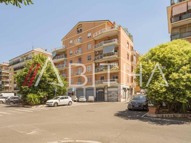 Appartamento in vendita a Roma RM