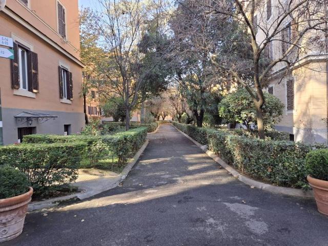 Appartamento in vendita a Roma RM
