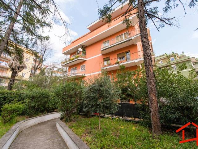 Appartamento in vendita a Roma RM