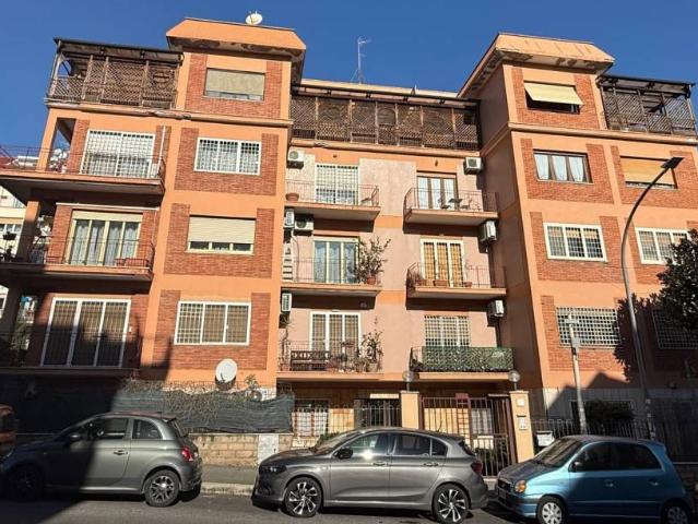 Appartamento in vendita a Roma RM