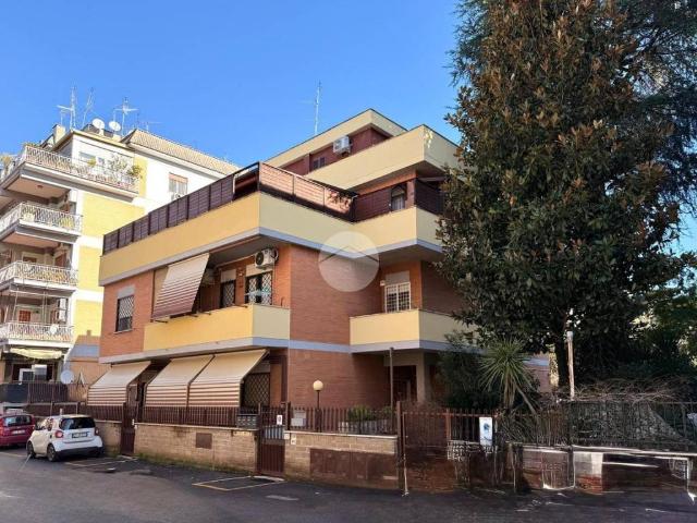 Appartamento in vendita a Roma RM