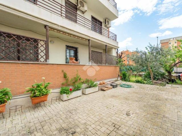 Appartamento in vendita a Roma RM